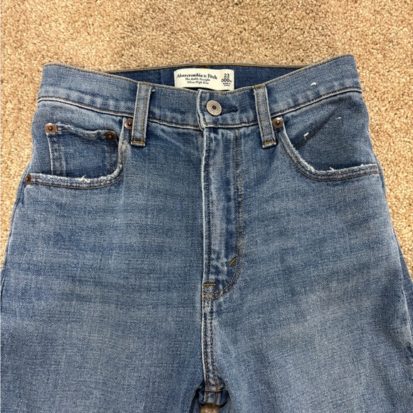 ABERCROMBIE & FITCH Ultra High Rise Ankle Straight Jean - Picture 3 of 11